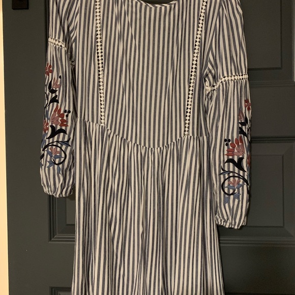 Cupcakes and Cashmere dress - Picture 3 of 4